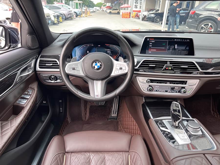 BMW 7 Series 2022 car image #10