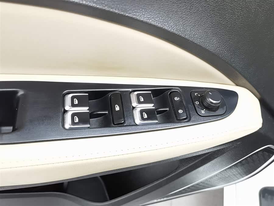 GEELY Emgrand 2018 car image #10