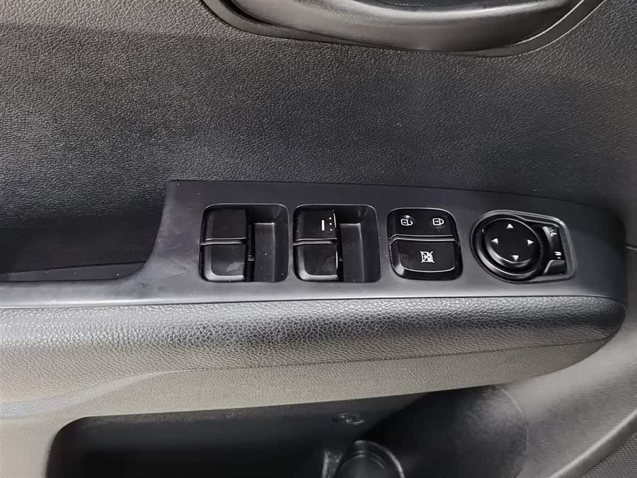 Kia Stonic 2016 car image #10