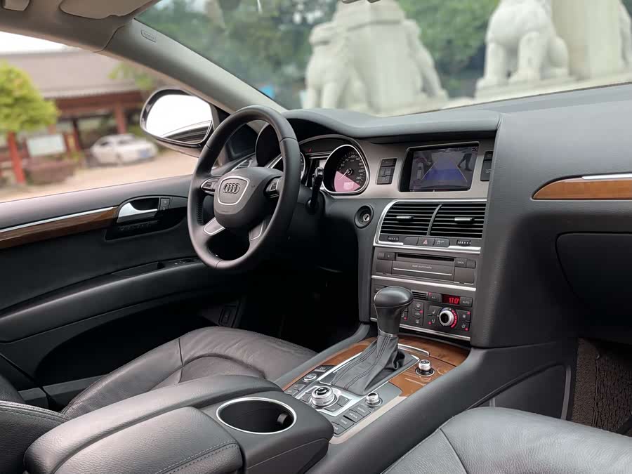 Audi Q7 2015 car image #10