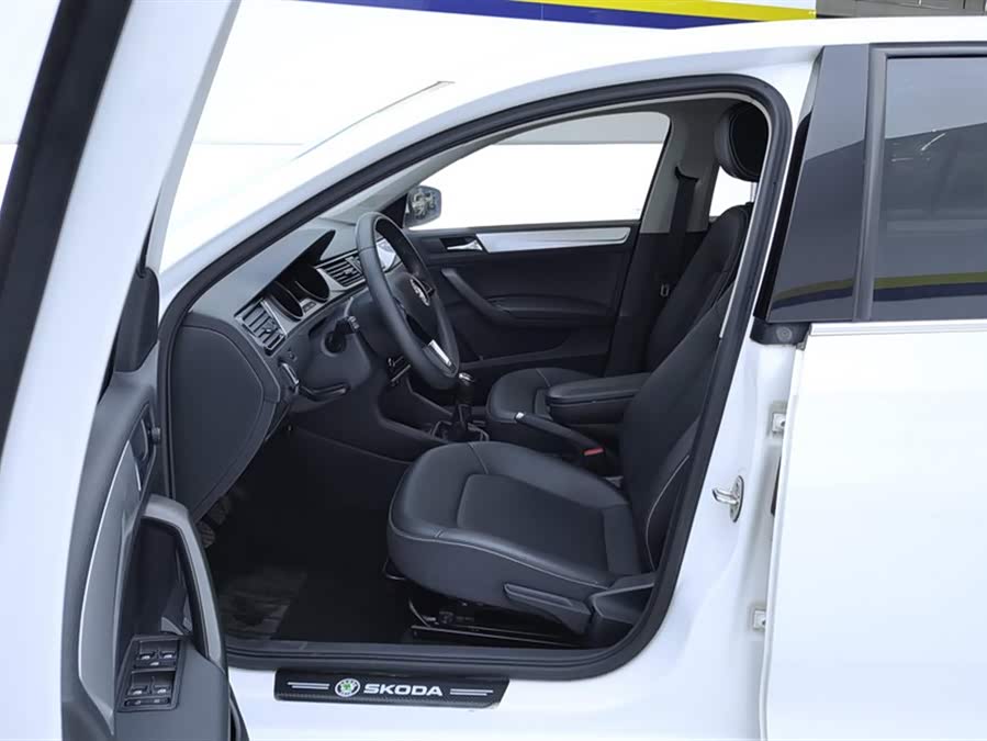 Skoda Rapid 2021 car image #10