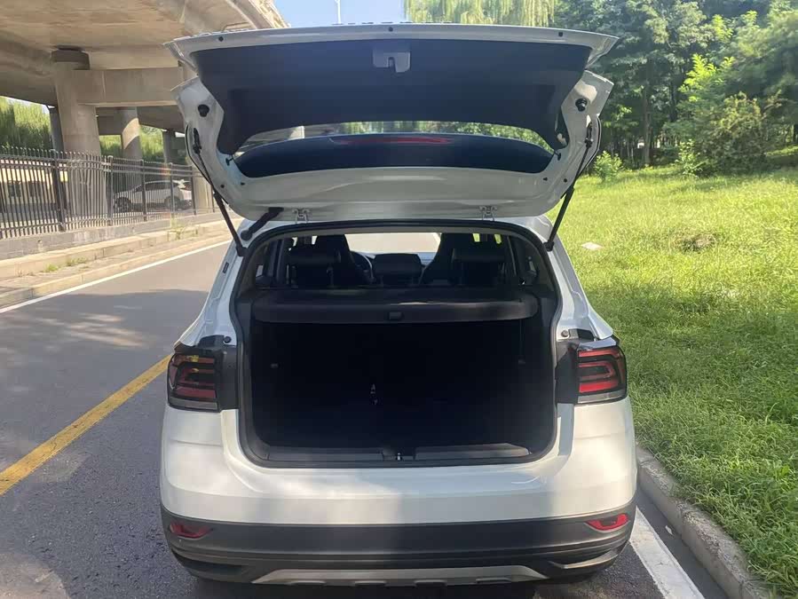 Volkswagen T-Cross 2023 car image #10