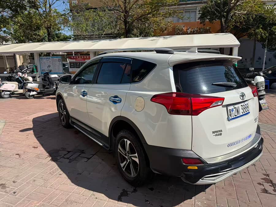 Toyota RAV4 2015 #10 Toyota RAV4 2015 car image #10