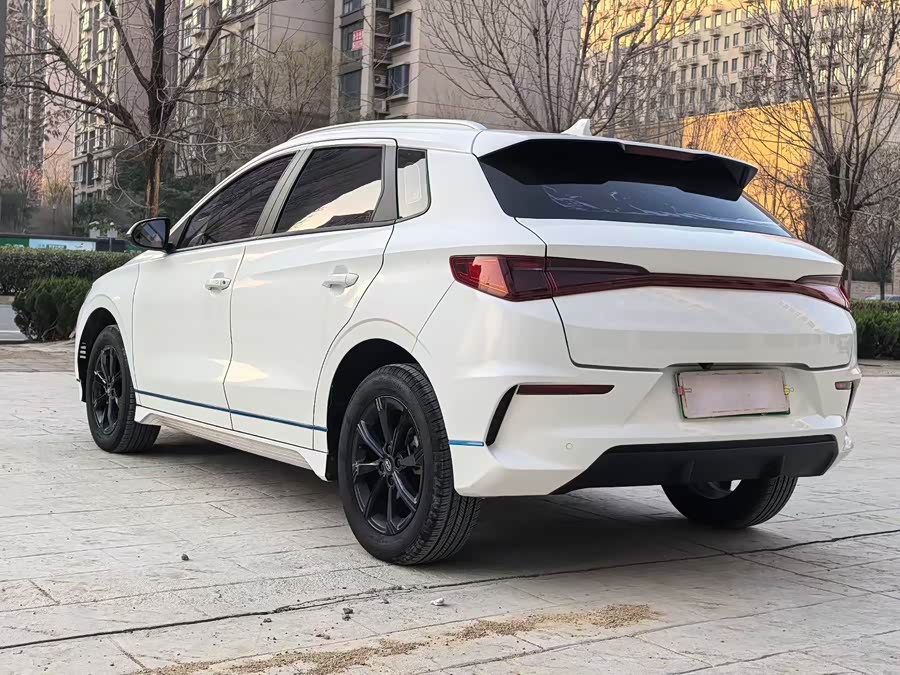 BYD e2 2019 immagine di auto #10