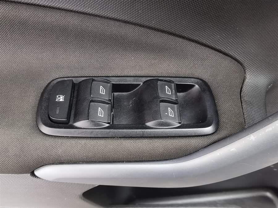 Ford Fiesta 2015 car image #10