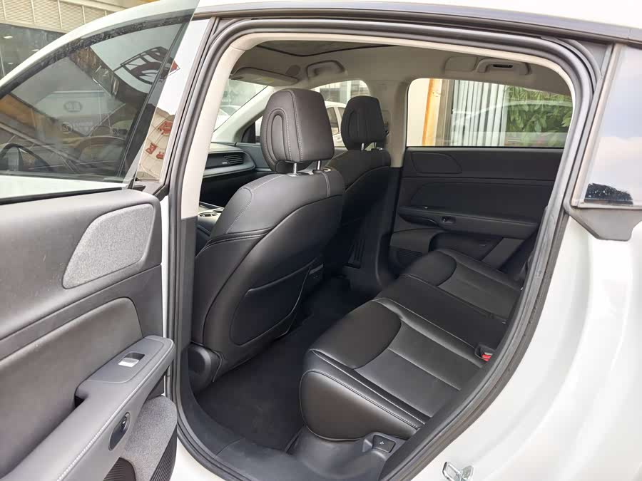 Xpeng G6 2024 صورة سيارة #10