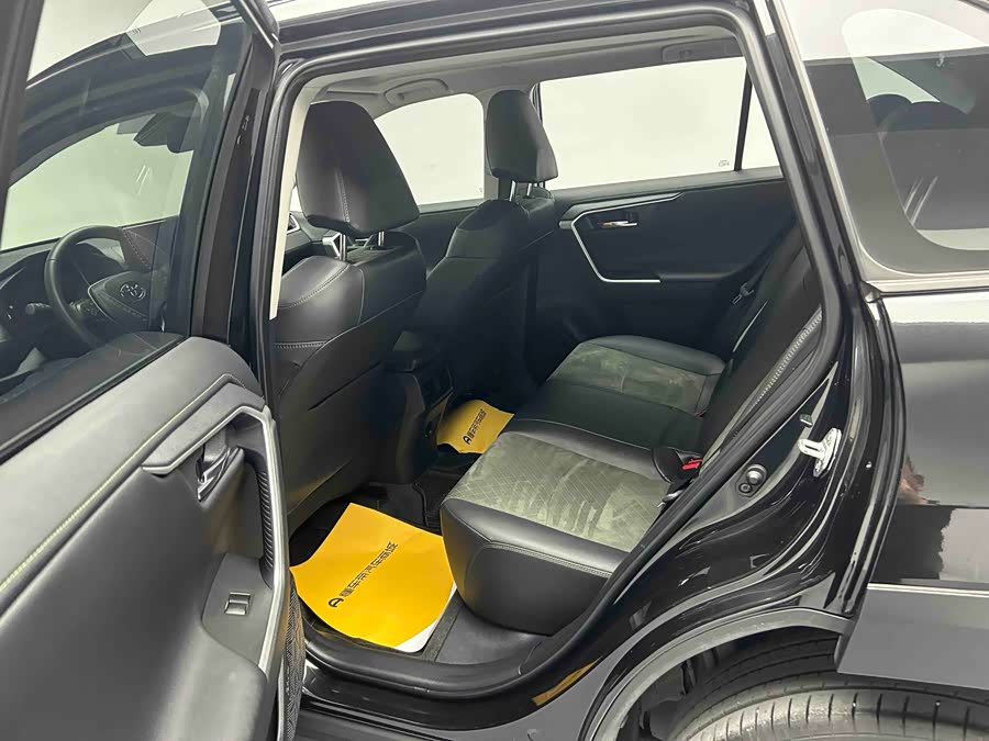 Toyota RAV4 2023 car image #10