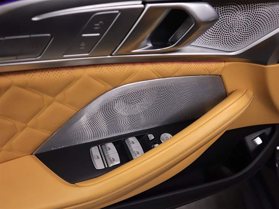 BMW M8 2021 car image #10