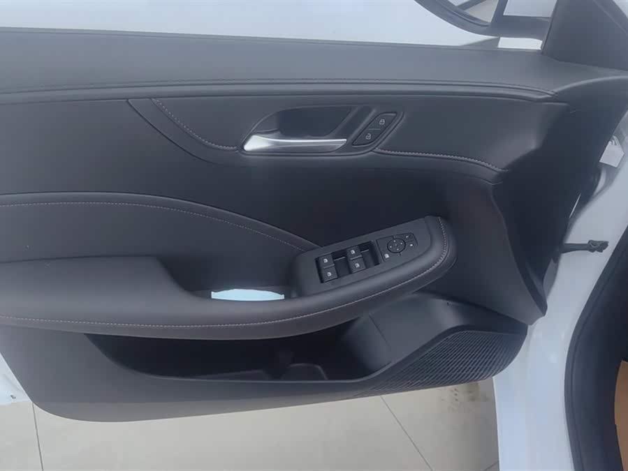 Roewe i5 2025 car image #10