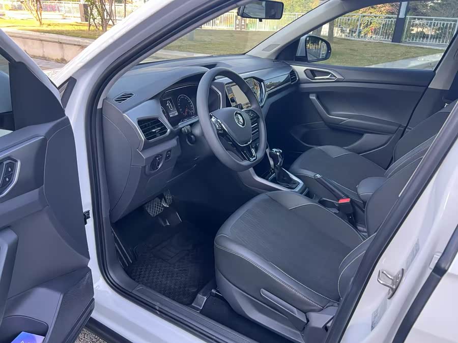 Volkswagen T-Cross 2020 car image #10