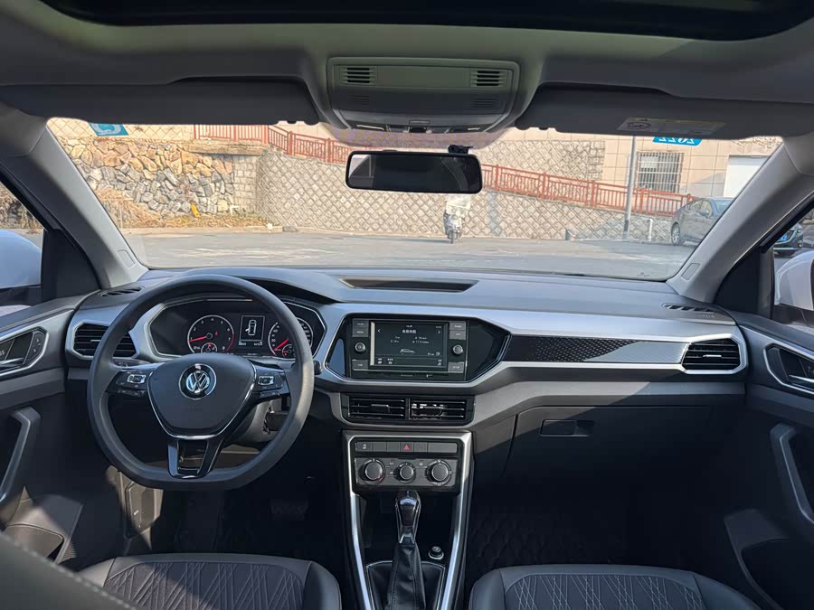 Volkswagen T-Cross 2019 #10 Volkswagen T-Cross 2019 car image #10
