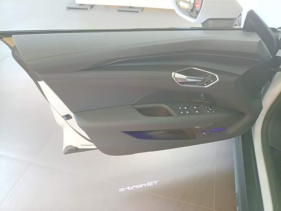 Audi e-tron GT 2024 #10 Audi e-tron GT 2024 صورة سيارة #10