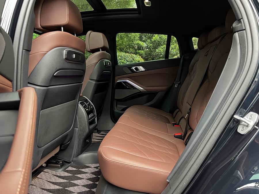BMW X6 2024 car image #10