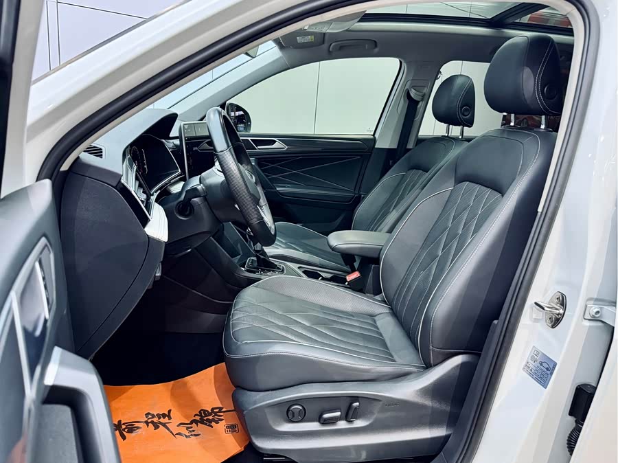 Volkswagen Tiguan L 2023 car image #10
