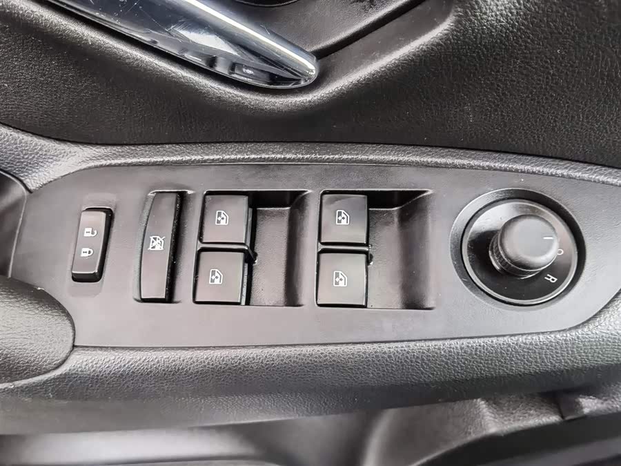 雪佛兰 创酷 2015 汽车图片 #10