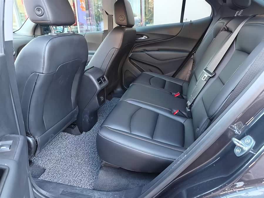 Chevrolet Equinox 2023 car image #10