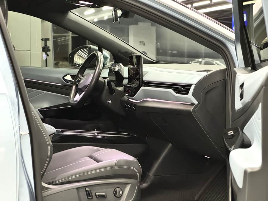 Volkswagen ID.4 X 2023 car image #10