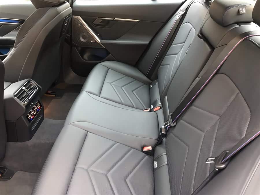 BMW i5 M60 2024 car image #10