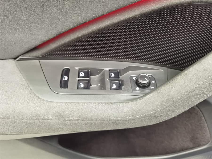 Volkswagen Tiguan L 2024 car image #10