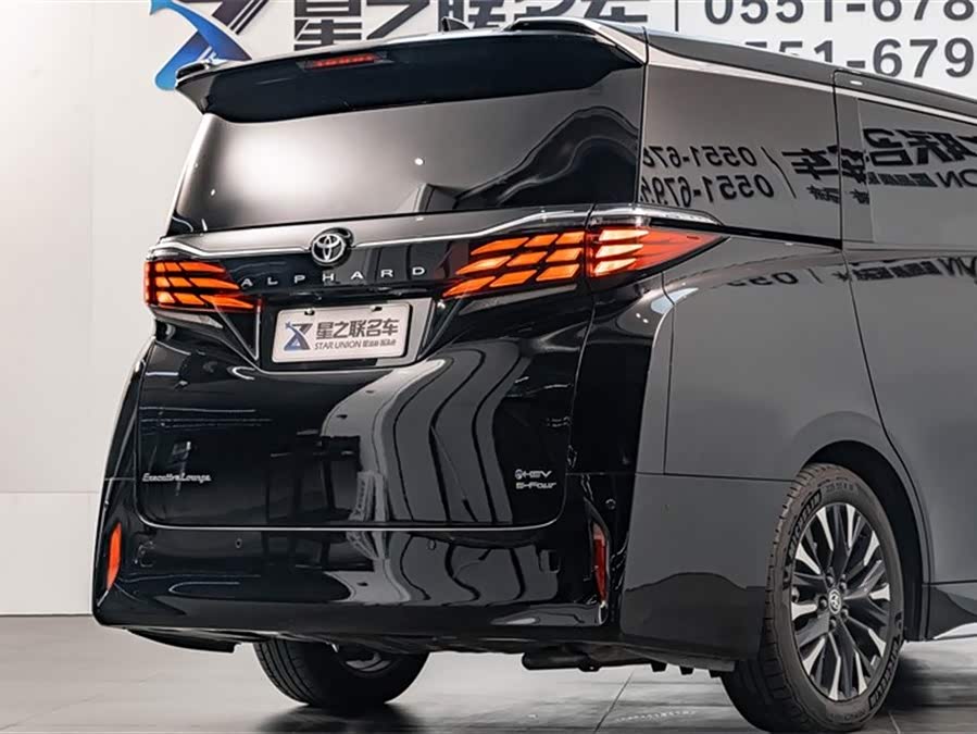 Toyota Alphard 2025 car image #10