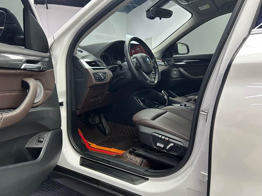 BMW X1 2021 car image #10