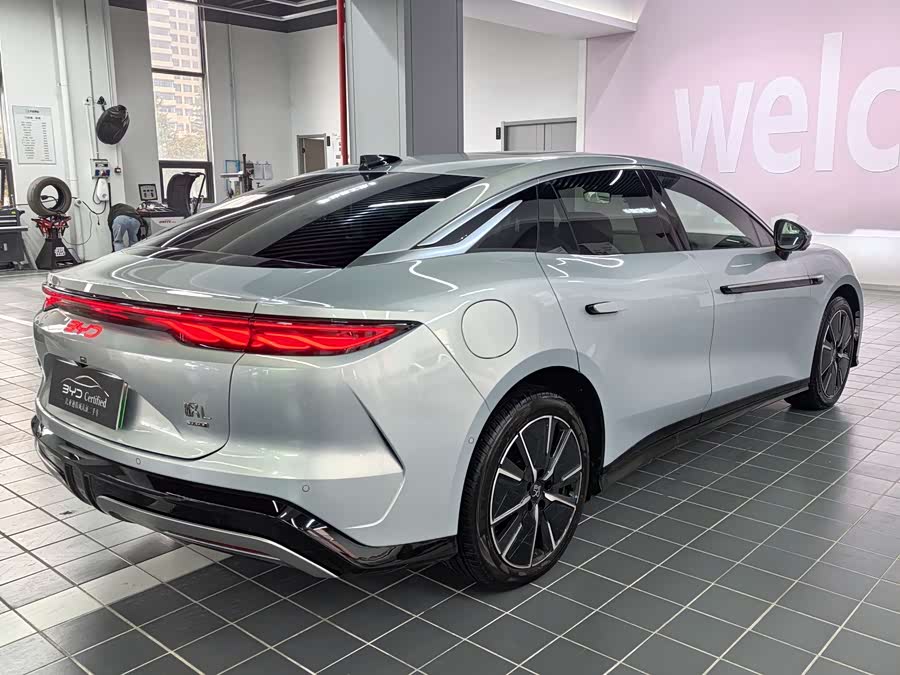 BYD HanL 2025 car image #10