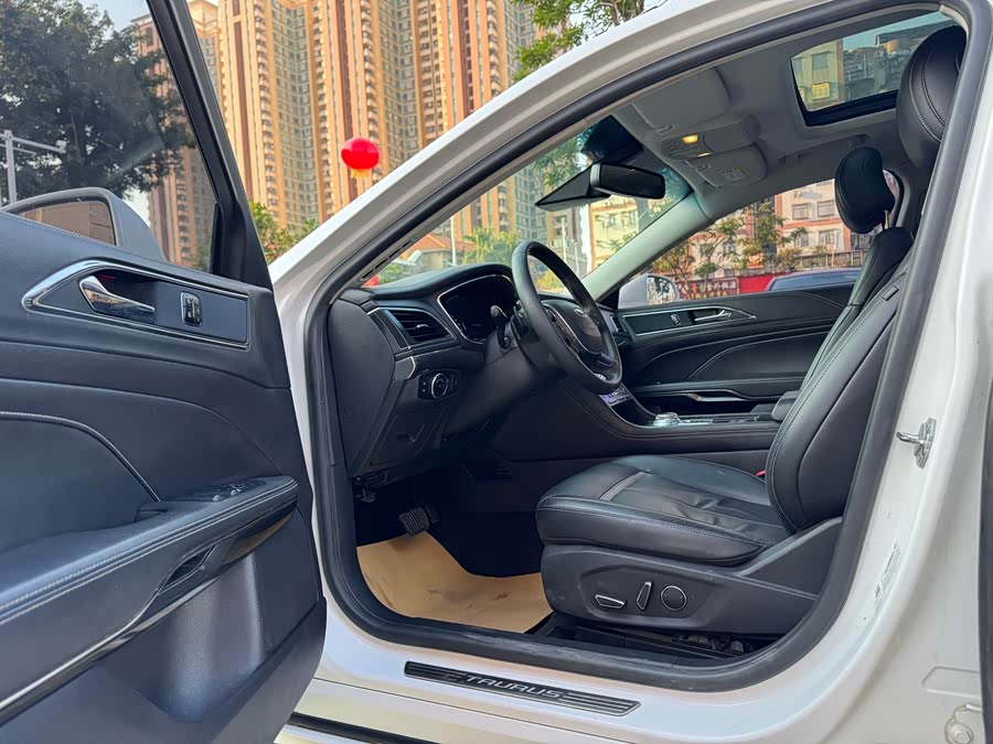 Ford Taurus 2016 car image #10