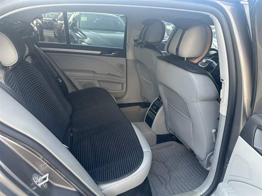 Skoda Superb 2011 imagen de coche #10