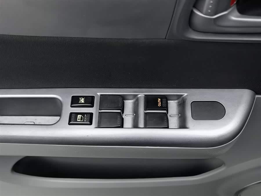Suzuki Swift 2015 car image #10