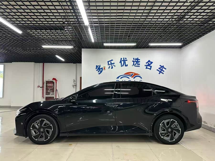 Toyota bZ3 2024 صورة سيارة #10