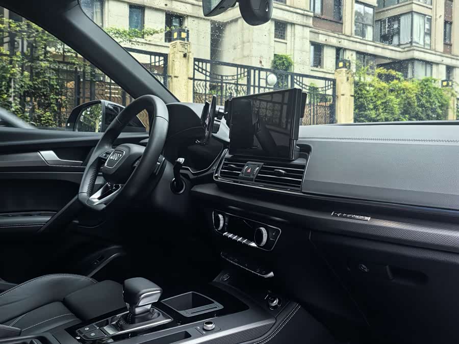 Audi Q5L 2023 car image #10