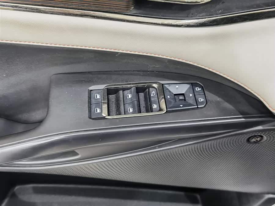 Ford Mondeo 2022 car image #10