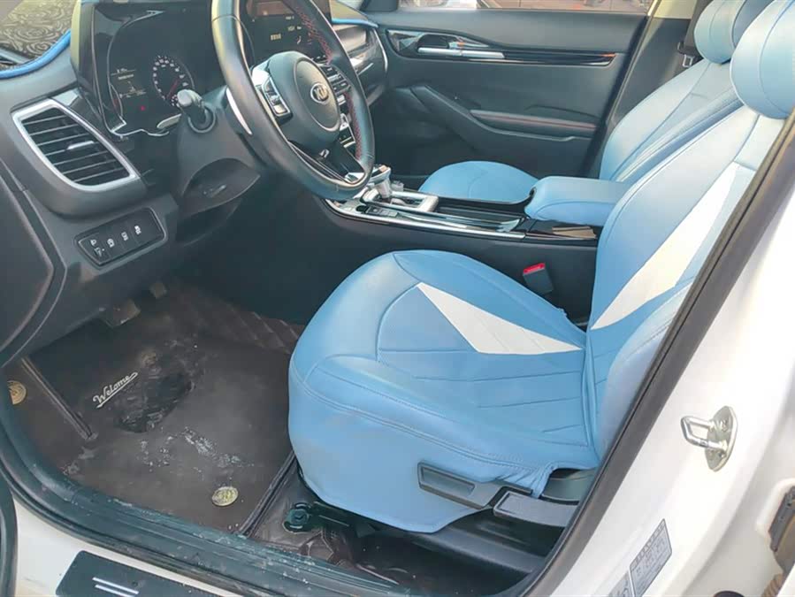 Kia Stonic 2021 car image #10