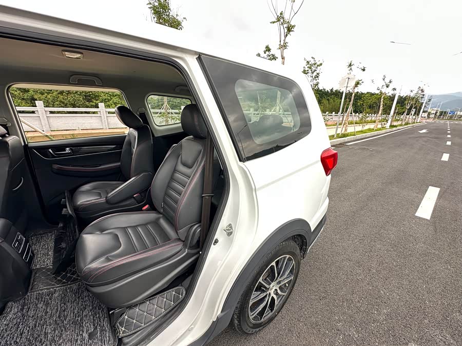 Forthing SX6 2020 #10 Forthing SX6 2020 car image #10