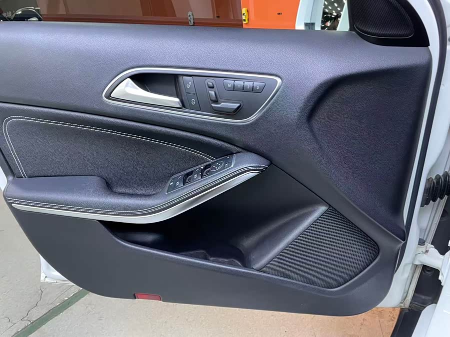 Mercedes-Benz GLA Class 2015 immagine di auto #10