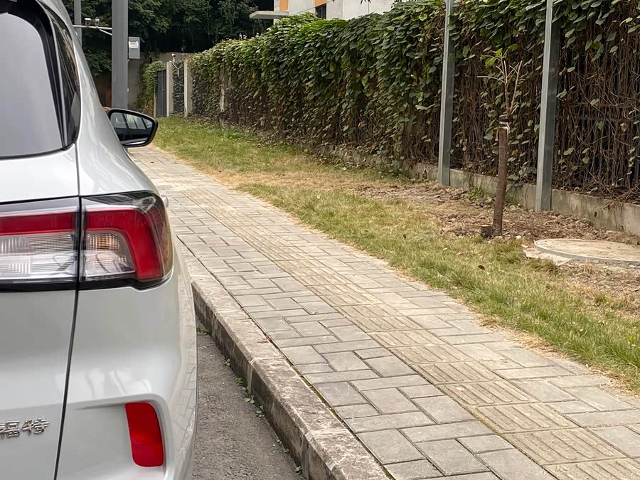 Ford Escape 2023 immagine di auto #10