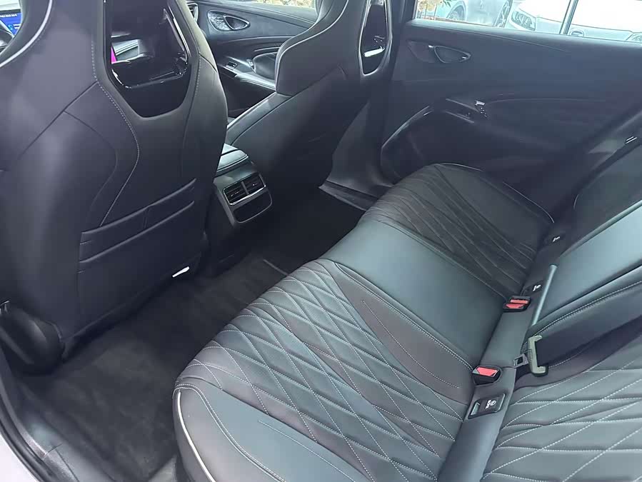 BYD Seal 2024 car image #10