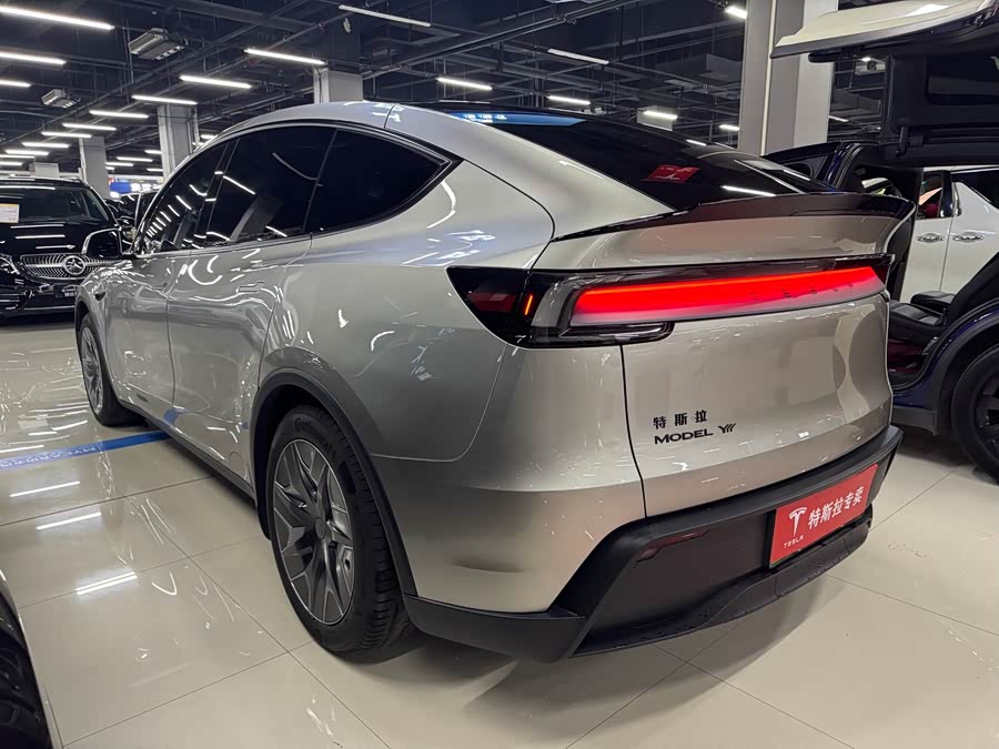 特斯拉 Model Y L 2025 汽车图片 #10