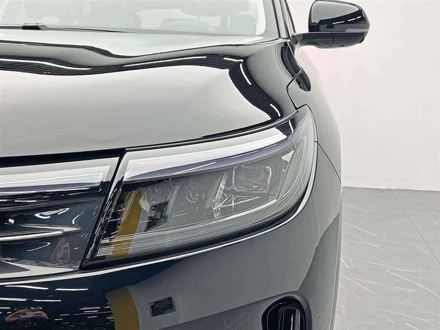 2025 car image #10