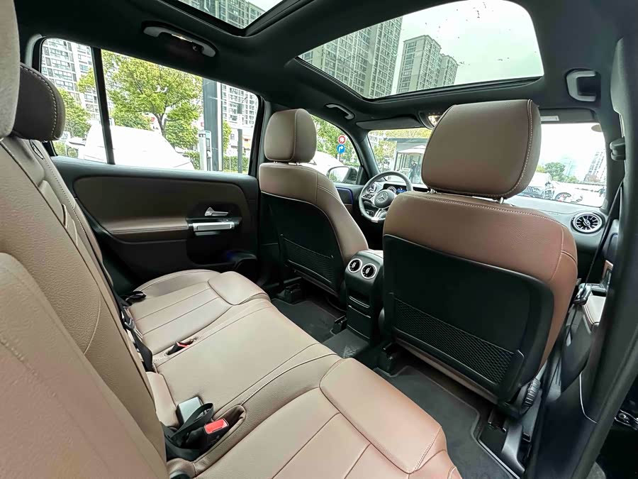 Mercedes-Benz GLB Class 2025 car image #10