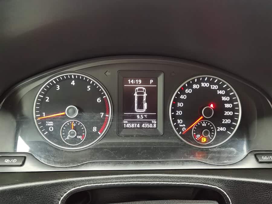 Volkswagen Caravelle 2016 car image #10