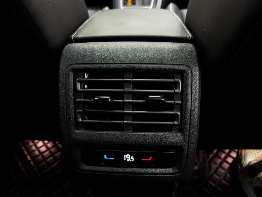 Volkswagen Golf 2023 car image #10