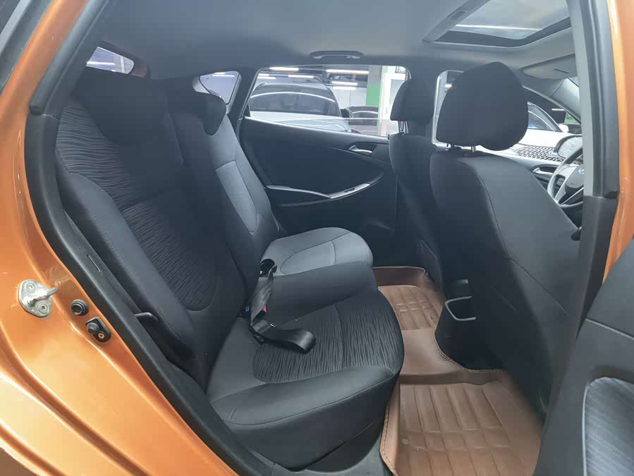 Mazda Reina Hatchback 2015 car image #10