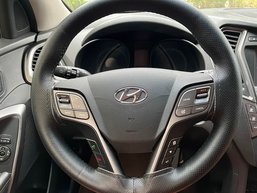 Hyundai Santa Fe 2013 car image #10