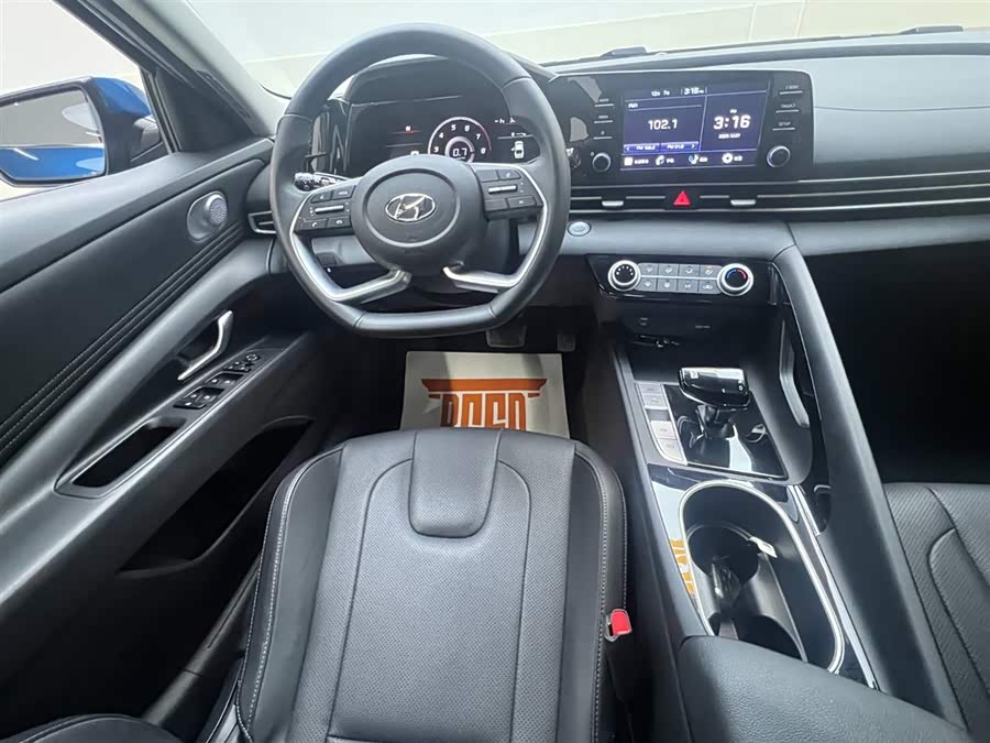 Hyundai Elantra 2022 immagine di auto #10