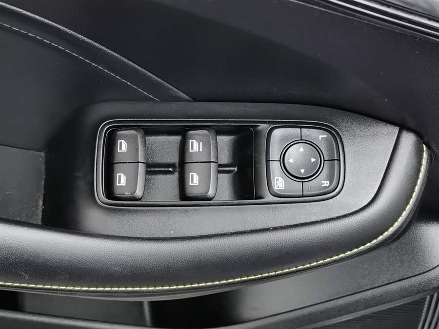 Roewe i5 2022 car image #10