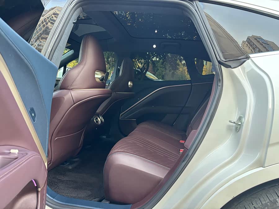 Avatr 11 2023 car image #10