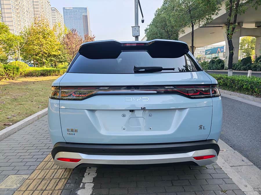 BYD SongL DM-i 2025 #10 BYD SongL DM-i 2025 car image #10