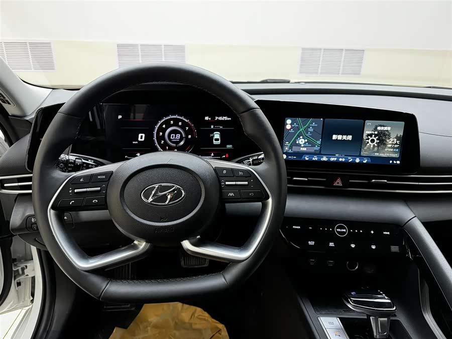 Hyundai Elantra 2023 car image #10