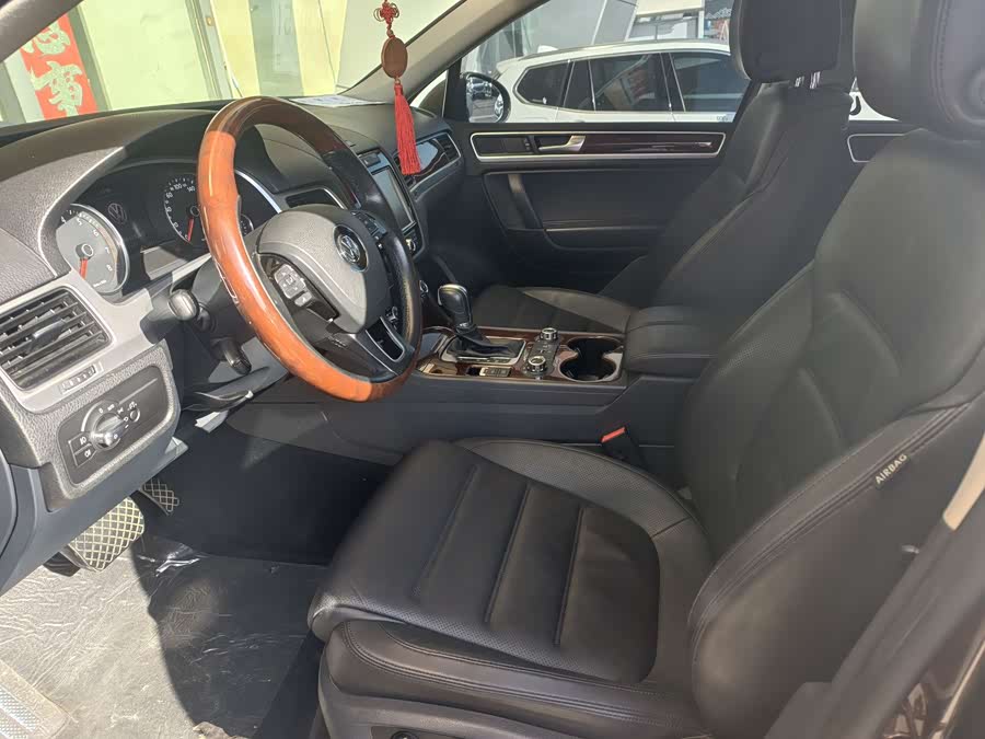 Volkswagen Touareg 2015 car image #10